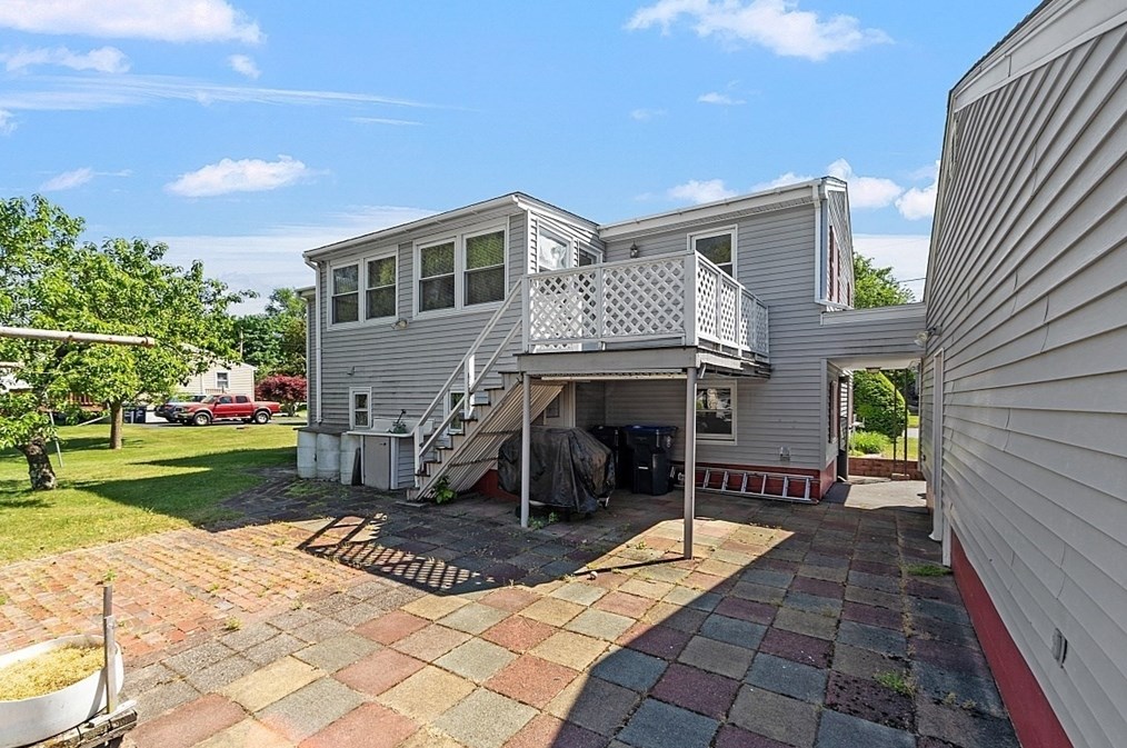 18 Derry Rd, Methuen MA 01844-5605 exterior