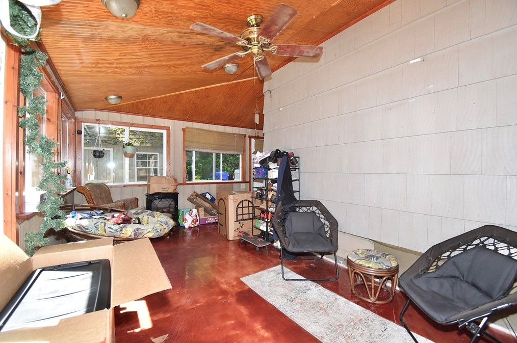 91 Tioga St, Springfield MA 01128-1344 exterior