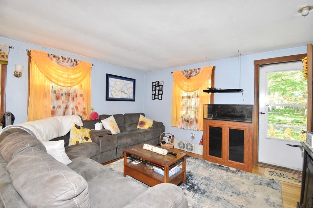 91 Tioga St, Springfield MA 01128-1344 exterior