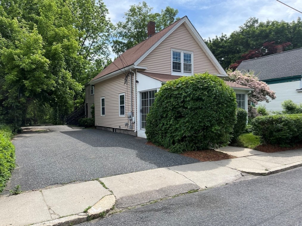 37 Fruit St, Milford MA 01757-3234 exterior