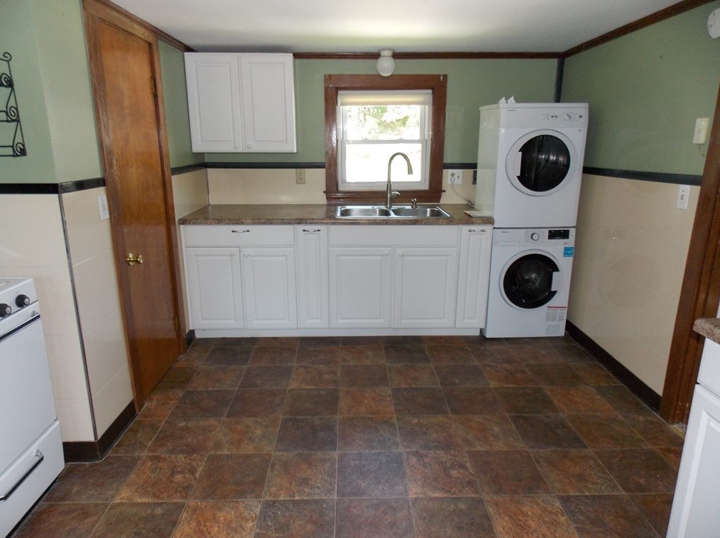 37 Fruit St, Milford MA 01757-3234 exterior