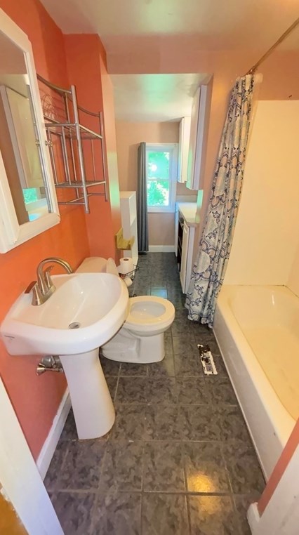 37 Fruit St, Milford MA 01757-3234 exterior