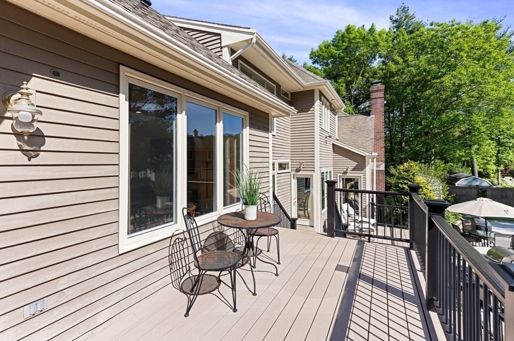 5 Linden Gln Rd, Canton MA 02021-4226 exterior