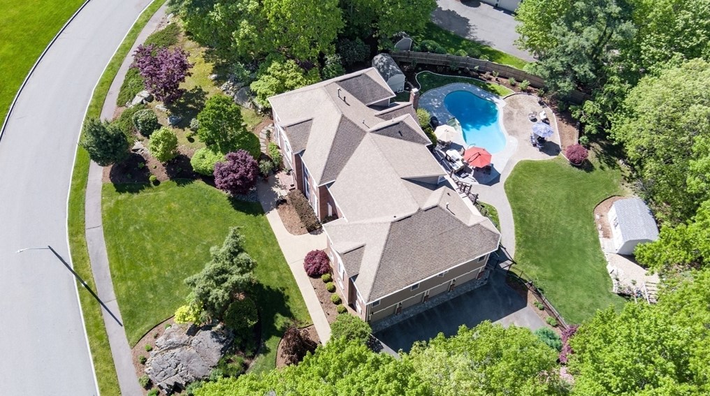 5 Linden Gln Rd, Canton MA 02021-4226 exterior