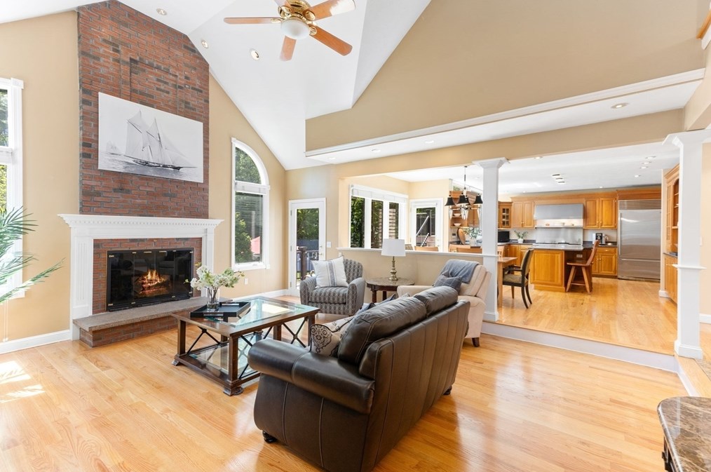 5 Linden Gln Rd, Canton MA 02021-4226 exterior