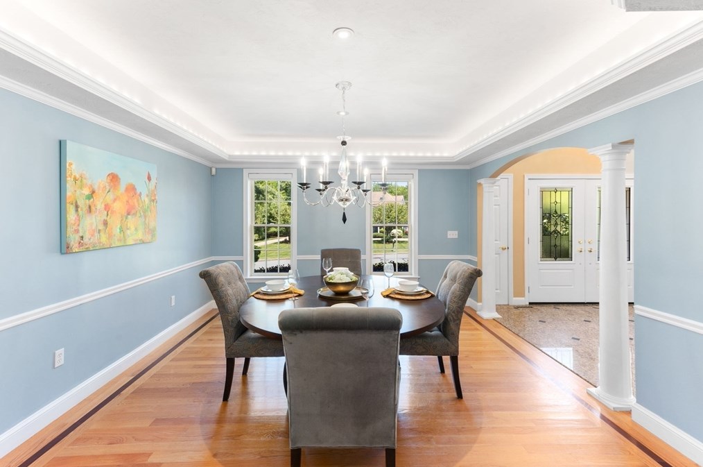 5 Linden Gln Rd, Canton MA 02021-4226 exterior