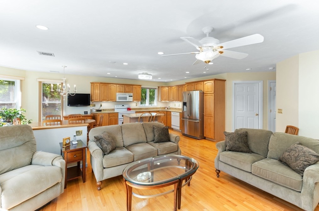 5 Linden Gln Rd, Canton MA 02021-4226 exterior