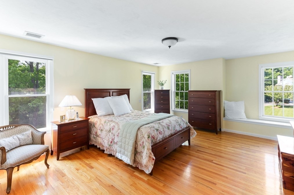 5 Linden Gln Rd, Canton MA 02021-4226 exterior