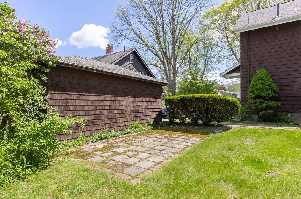 59 Henderson St, Needham MA 02492-2210 exterior