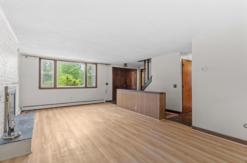 235 Daniels St, Franklin MA 02038-1104 exterior