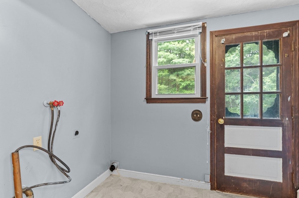 235 Daniels St, Franklin MA 02038-1104 exterior