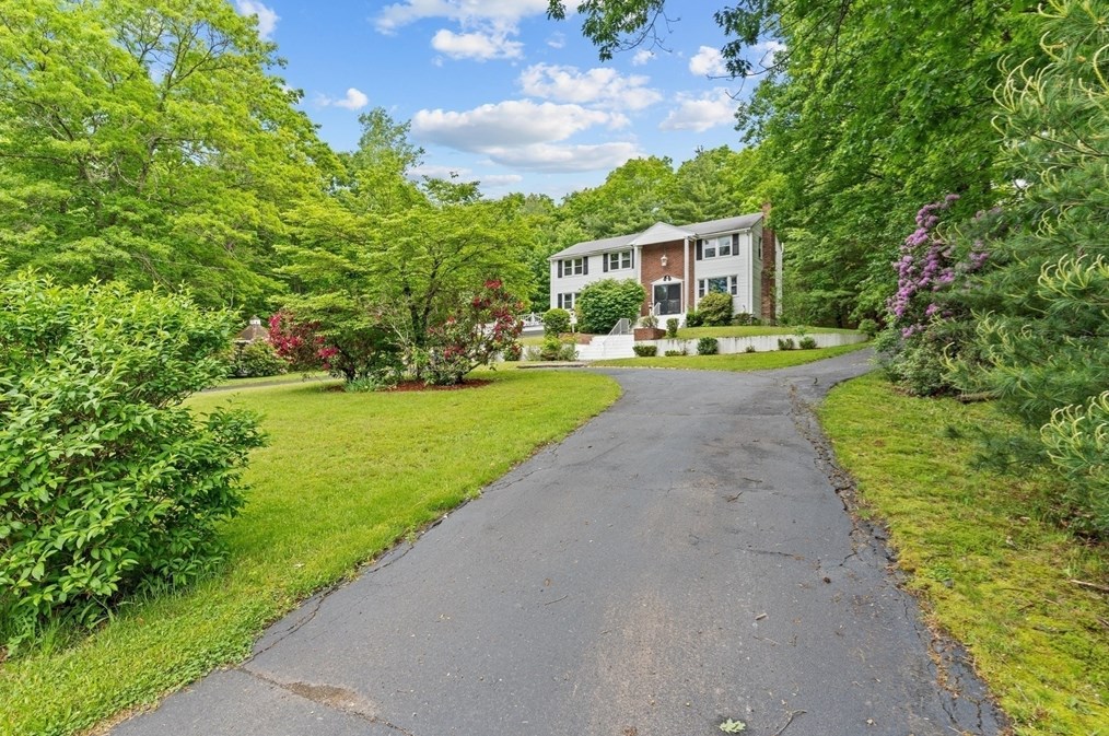 235 Daniels St, Franklin MA 02038-1104 exterior