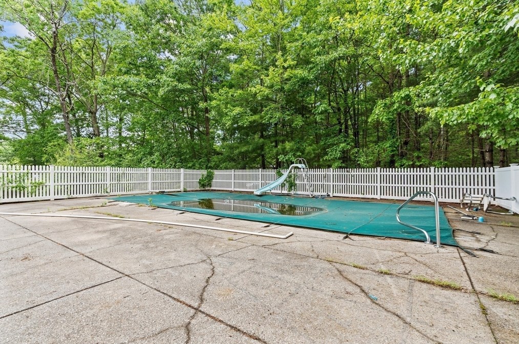 235 Daniels St, Franklin MA 02038-1104 exterior