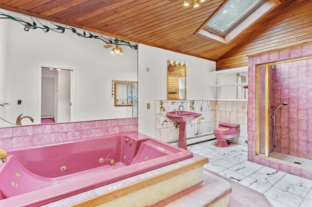 235 Daniels St, Franklin MA 02038-1104 exterior