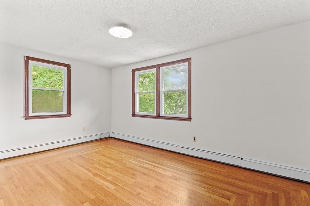 235 Daniels St, Franklin MA 02038-1104 exterior