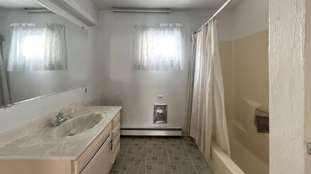 49 Arlington St, Fitchburg MA 01420-2246 exterior