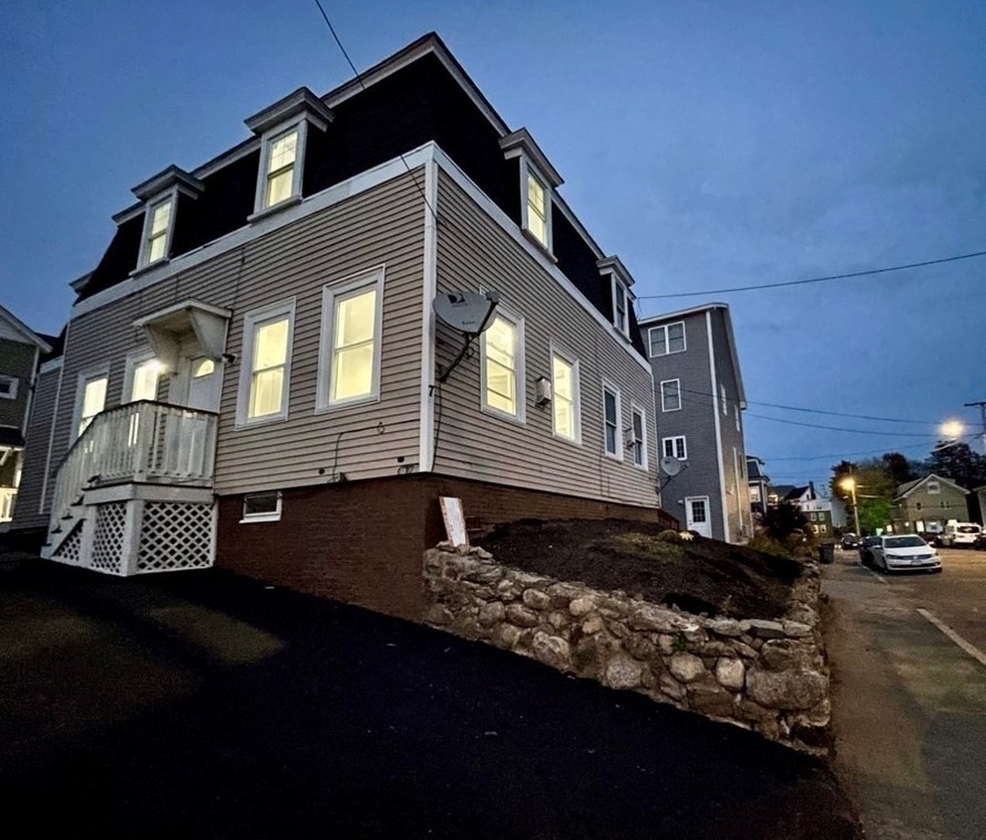 7 Grand Ave, Haverhill MA 01830-5613 exterior