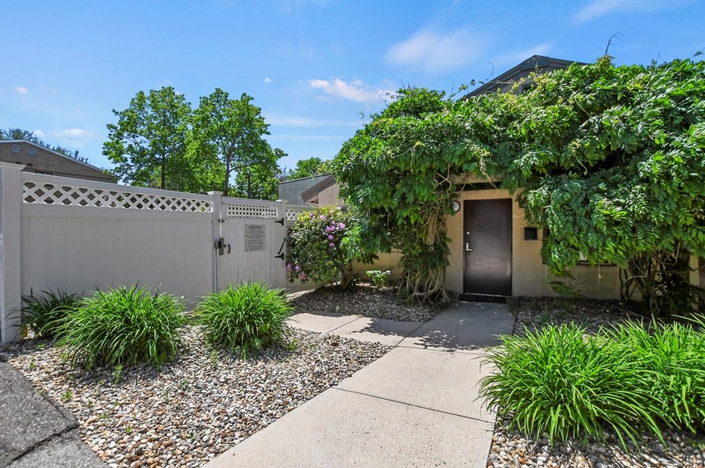 14 Bourbon St, Peabody MA 01960-7427 exterior