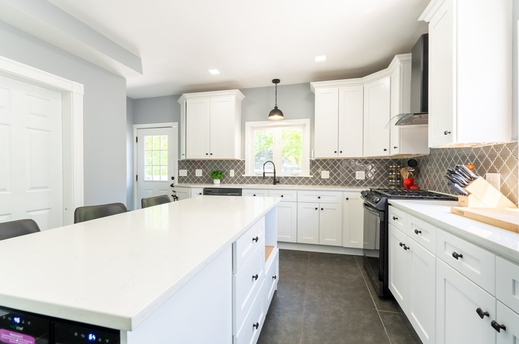 88 Oakdale Ave, Dedham MA 02026-3204 exterior