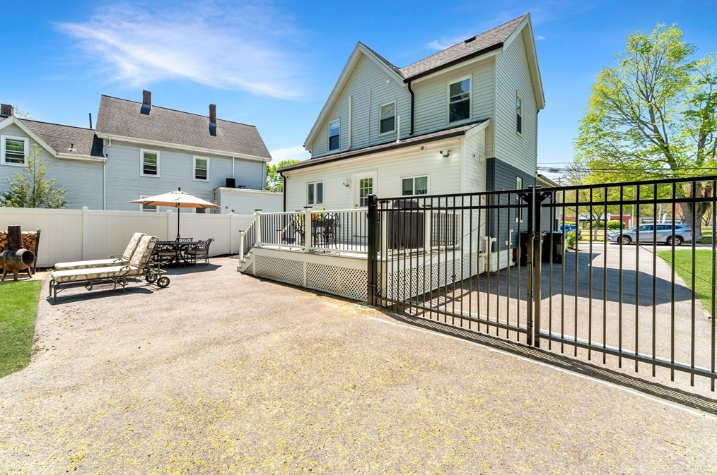 88 Oakdale Ave, Dedham MA 02026-3204 exterior