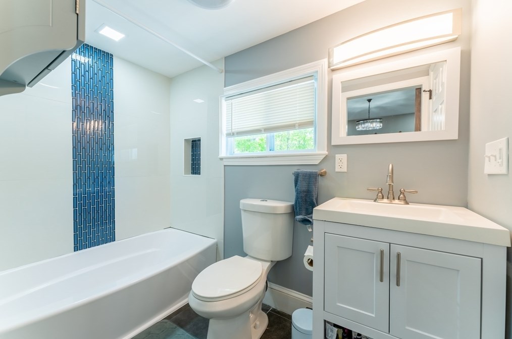 88 Oakdale Ave, Dedham MA 02026-3204 exterior