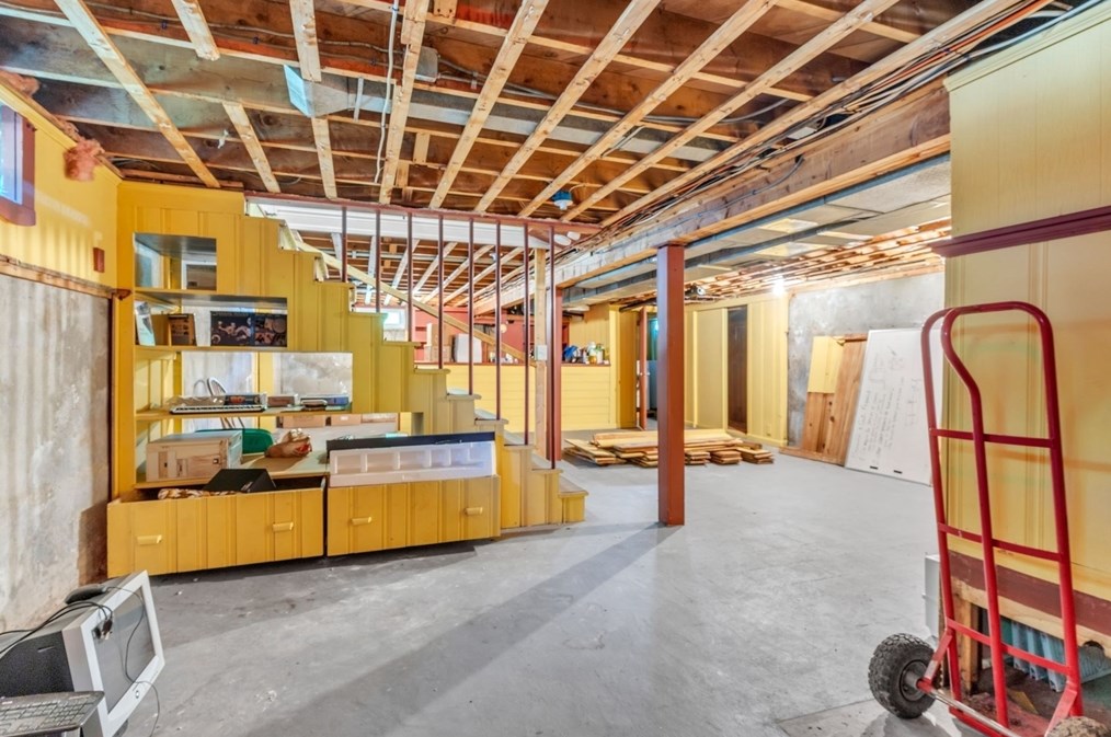 494 Tiffany St, Springfield MA  01108-3346 exterior