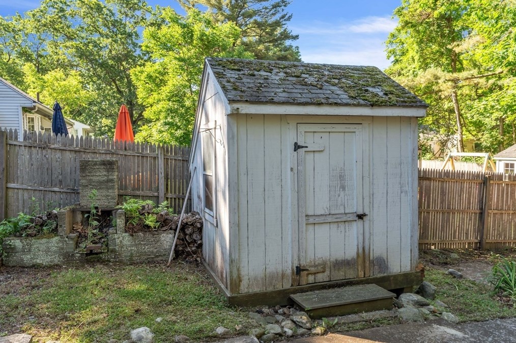 494 Tiffany St, Springfield MA  01108-3346 exterior