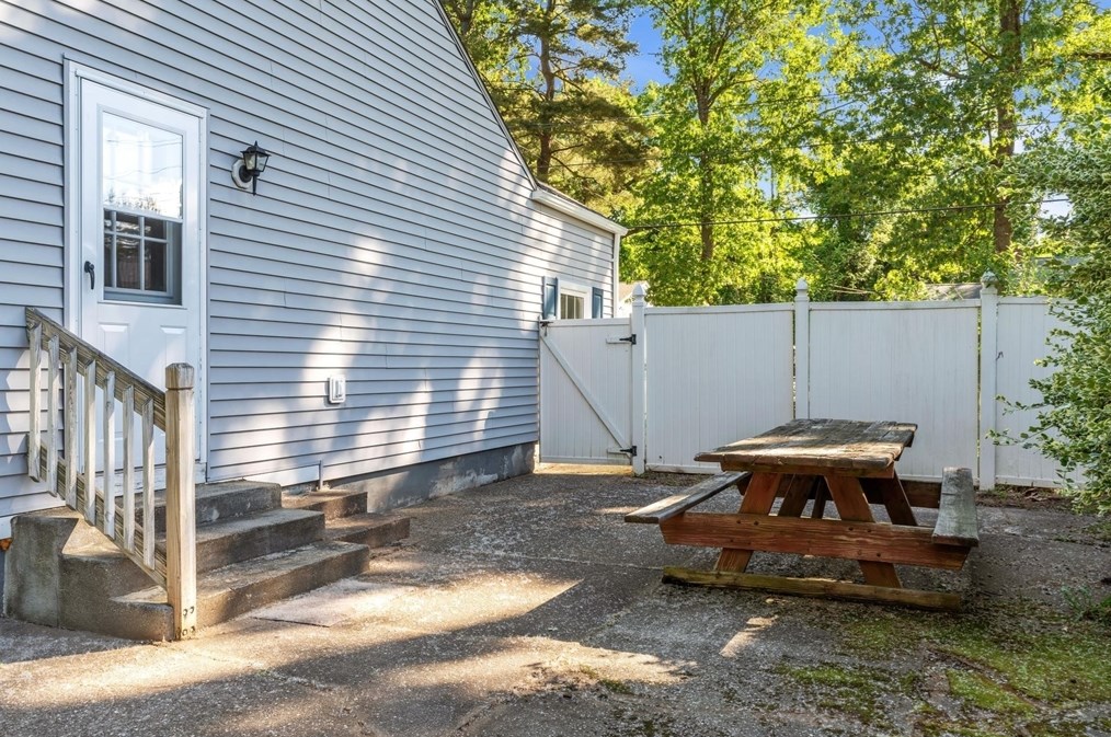 494 Tiffany St, Springfield MA  01108-3346 exterior