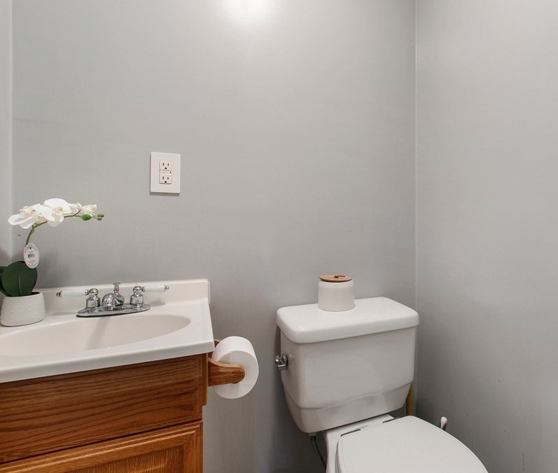 494 Tiffany St, Springfield MA  01108-3346 exterior