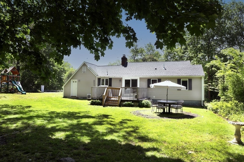 233 Park St, North Reading MA 01864-2573 exterior