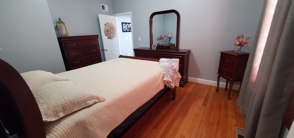 184 Matthew St, New Bedford MA 02740-1212 exterior