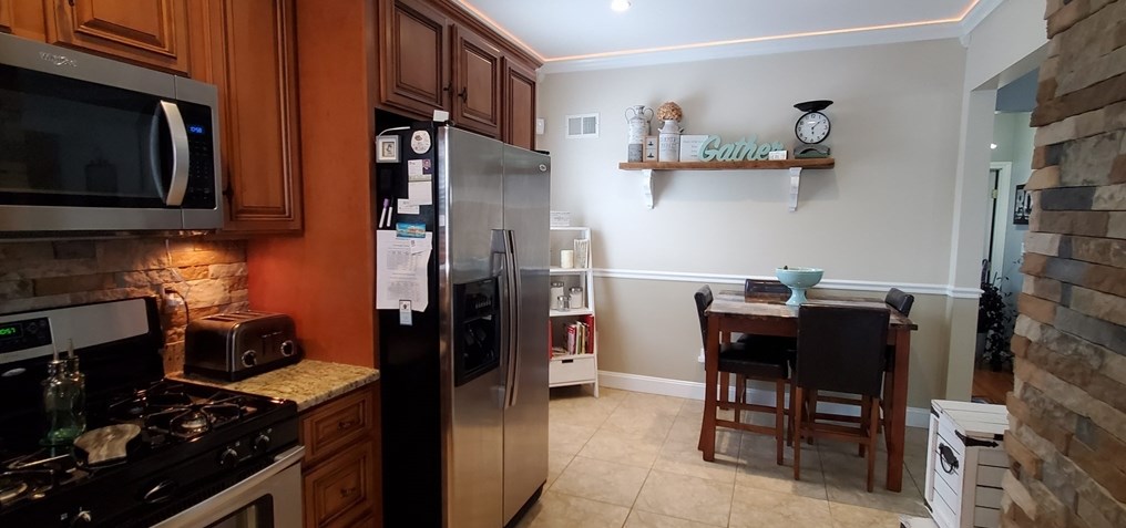 184 Matthew St, New Bedford MA 02740-1212 exterior