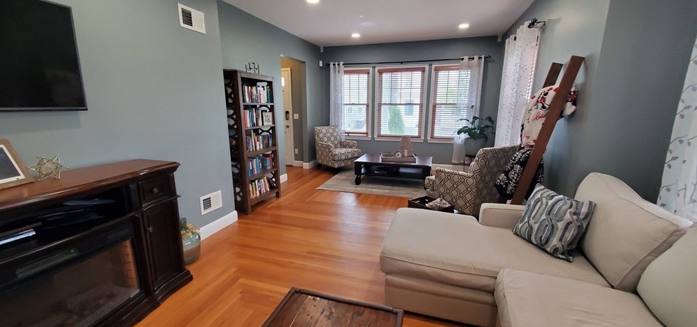 184 Matthew St, New Bedford MA 02740-1212 exterior