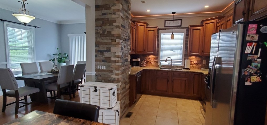 184 Matthew St, New Bedford MA 02740-1212 exterior