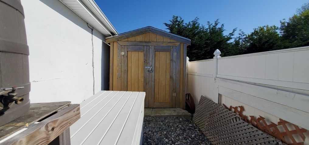 184 Matthew St, New Bedford MA 02740-1212 exterior