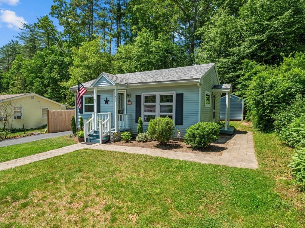 15 Boundary Rd, Pembroke MA 02359-3041 exterior