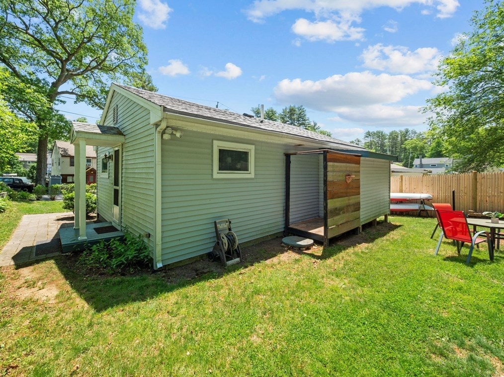 15 Boundary Rd, Pembroke MA 02359-3041 exterior