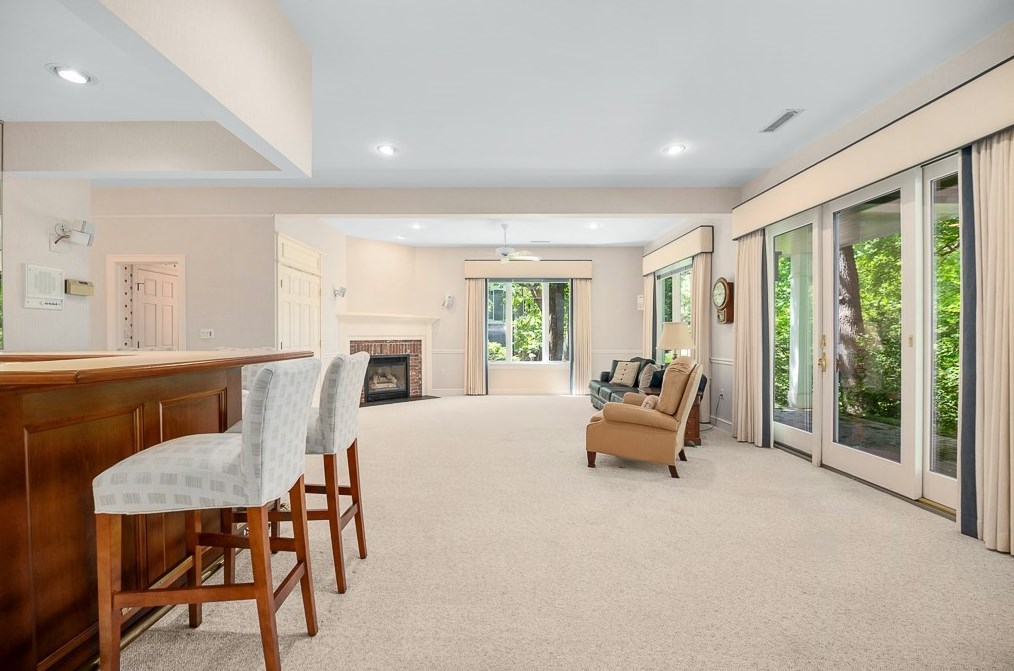 14 Choate Ln, Ipswich MA 01938-3013 exterior