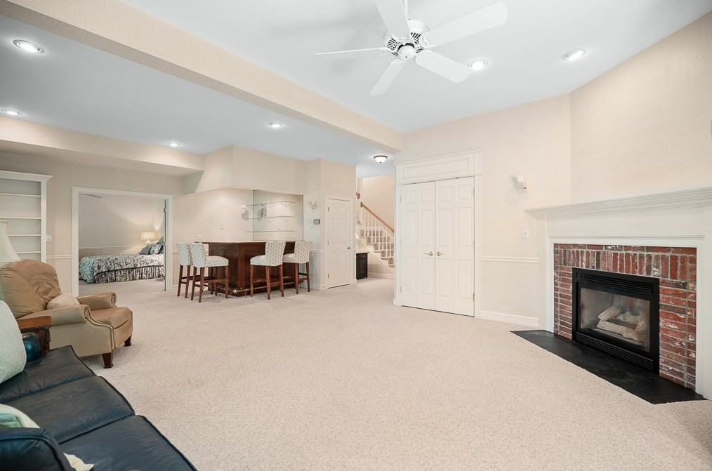 14 Choate Ln, Ipswich MA 01938-3013 exterior