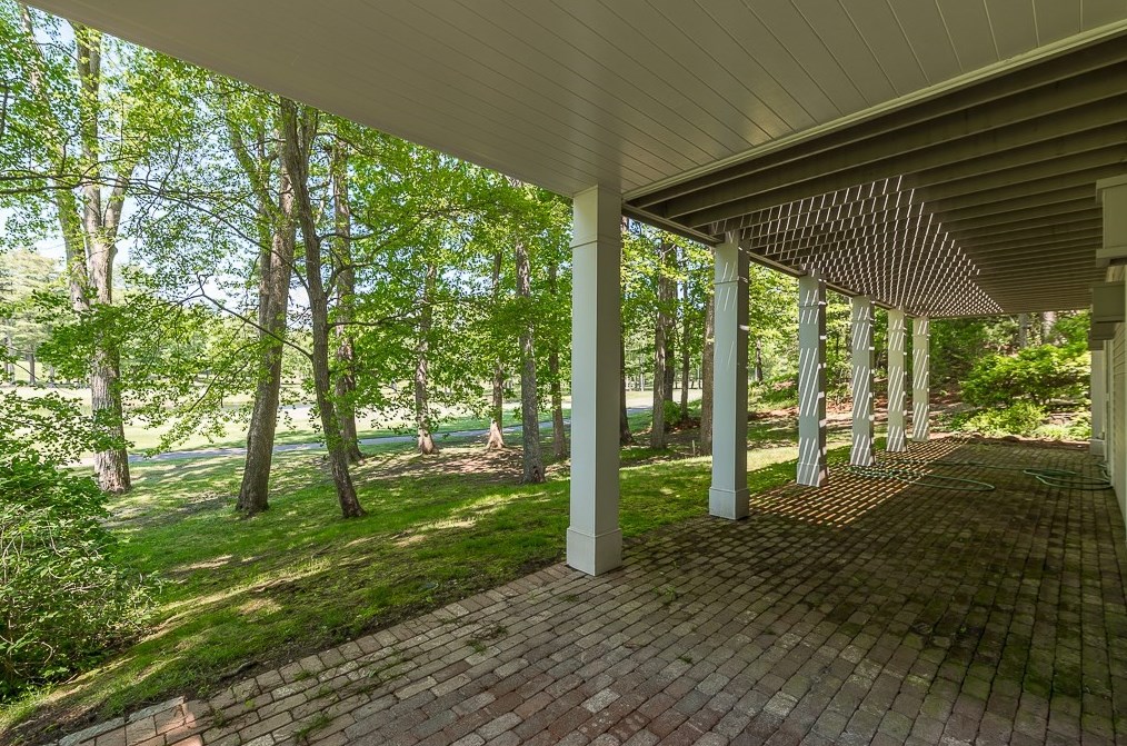 14 Choate Ln, Ipswich MA 01938-3013 exterior