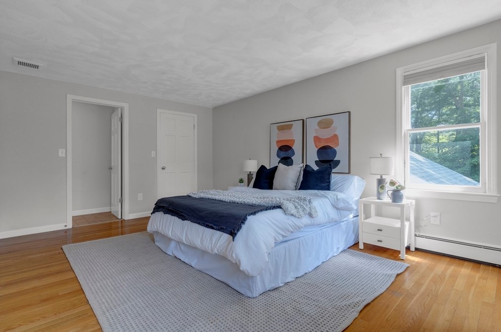 8 Hawthorne Dr, Walpole MA 02081-3138 exterior