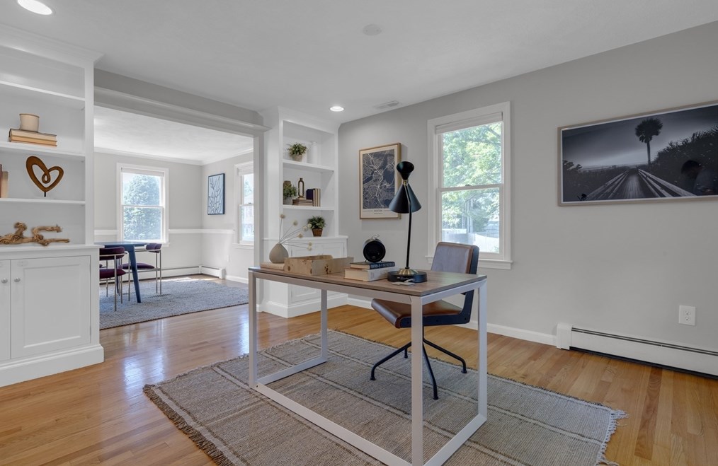 8 Hawthorne Dr, Walpole MA 02081-3138 exterior