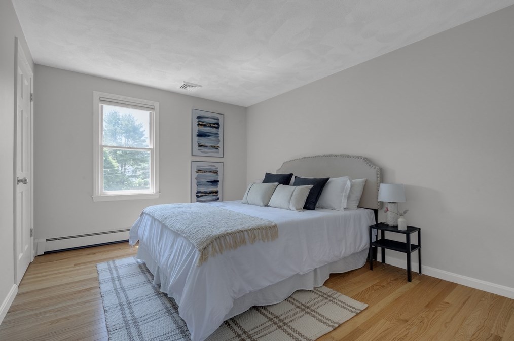 8 Hawthorne Dr, Walpole MA 02081-3138 exterior