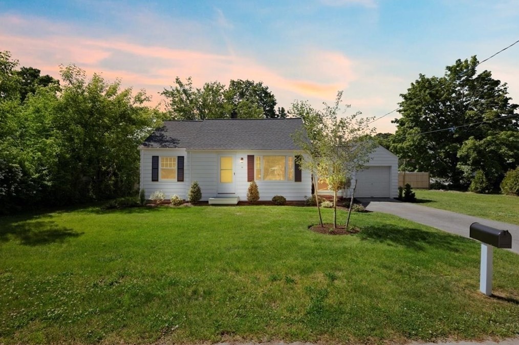 70 Border Ave, Seekonk MA 02771-3935 exterior