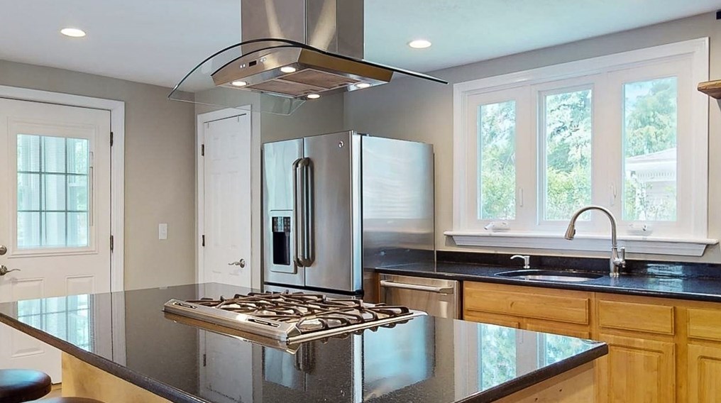 268 Burncoat St, Worcester MA  01606-2146 exterior