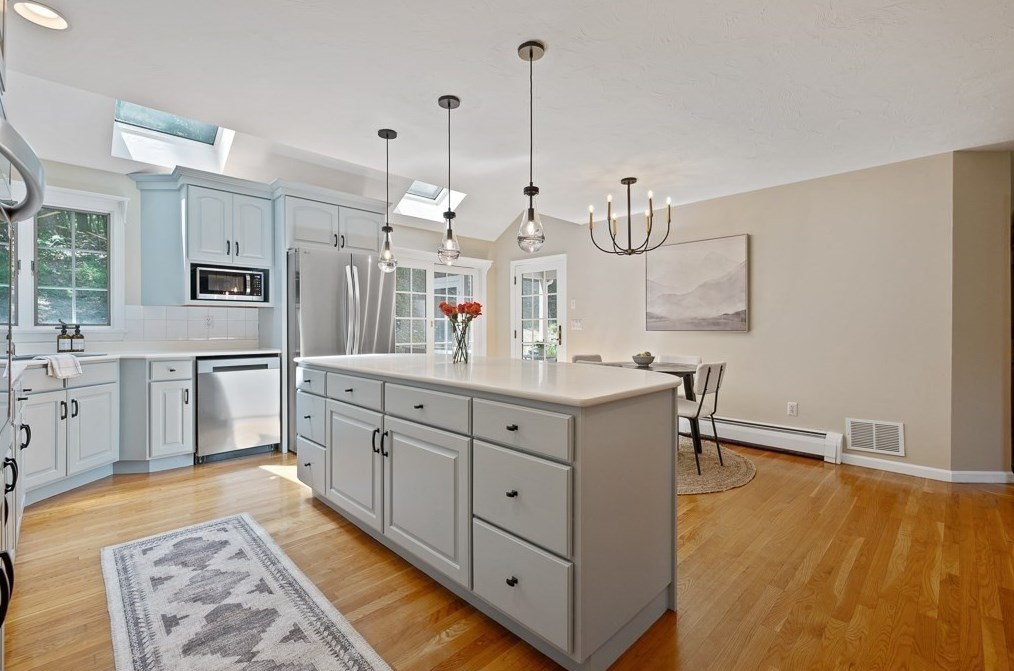 5 Hidden Mdw Ln, Southborough MA 01772-1700 exterior