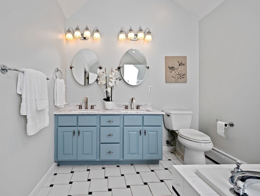 5 Hidden Mdw Ln, Southborough MA 01772-1700 exterior