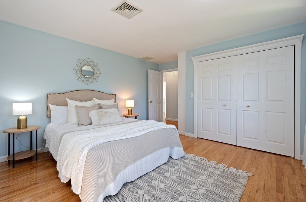 5 Hidden Mdw Ln, Southborough MA 01772-1700 exterior