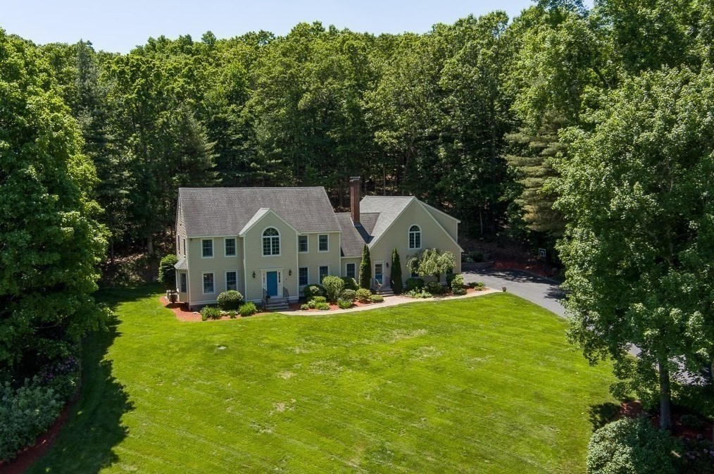 5 Hidden Mdw Ln, Southborough MA 01772-1700 exterior