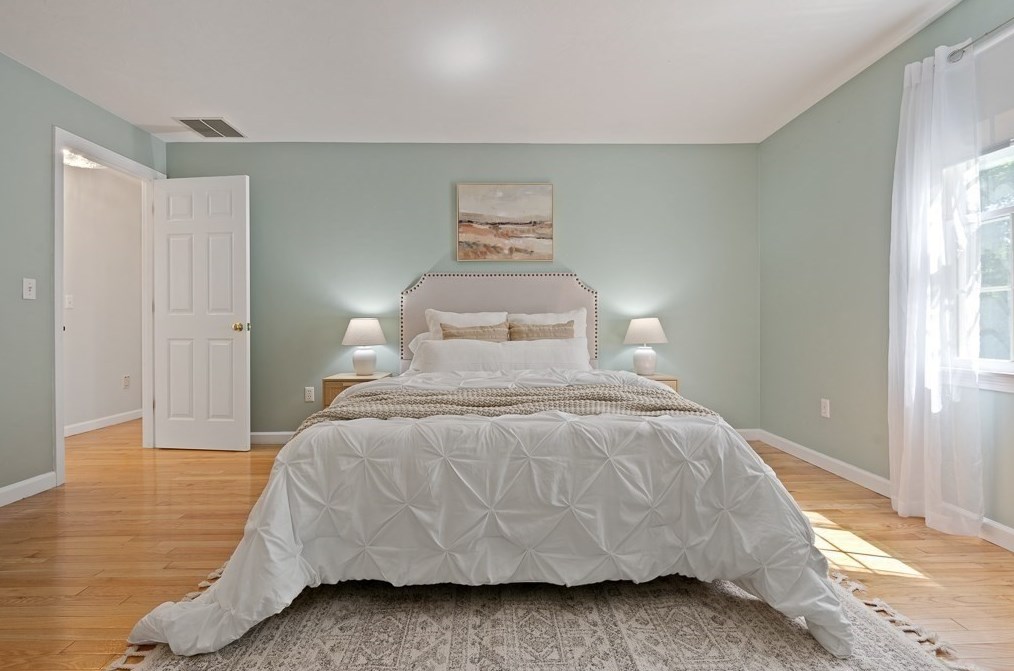 5 Hidden Mdw Ln, Southborough MA 01772-1700 exterior